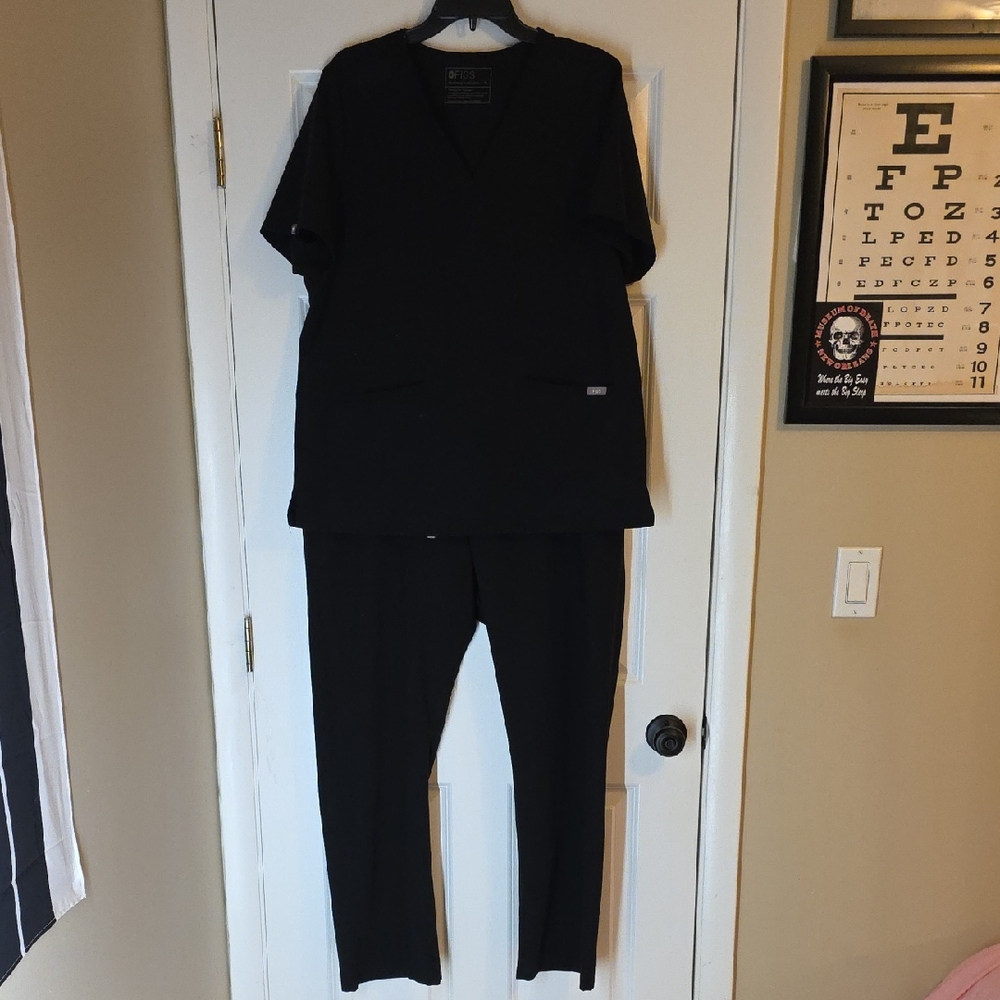 Figs Black V-Neck Scrub Top
